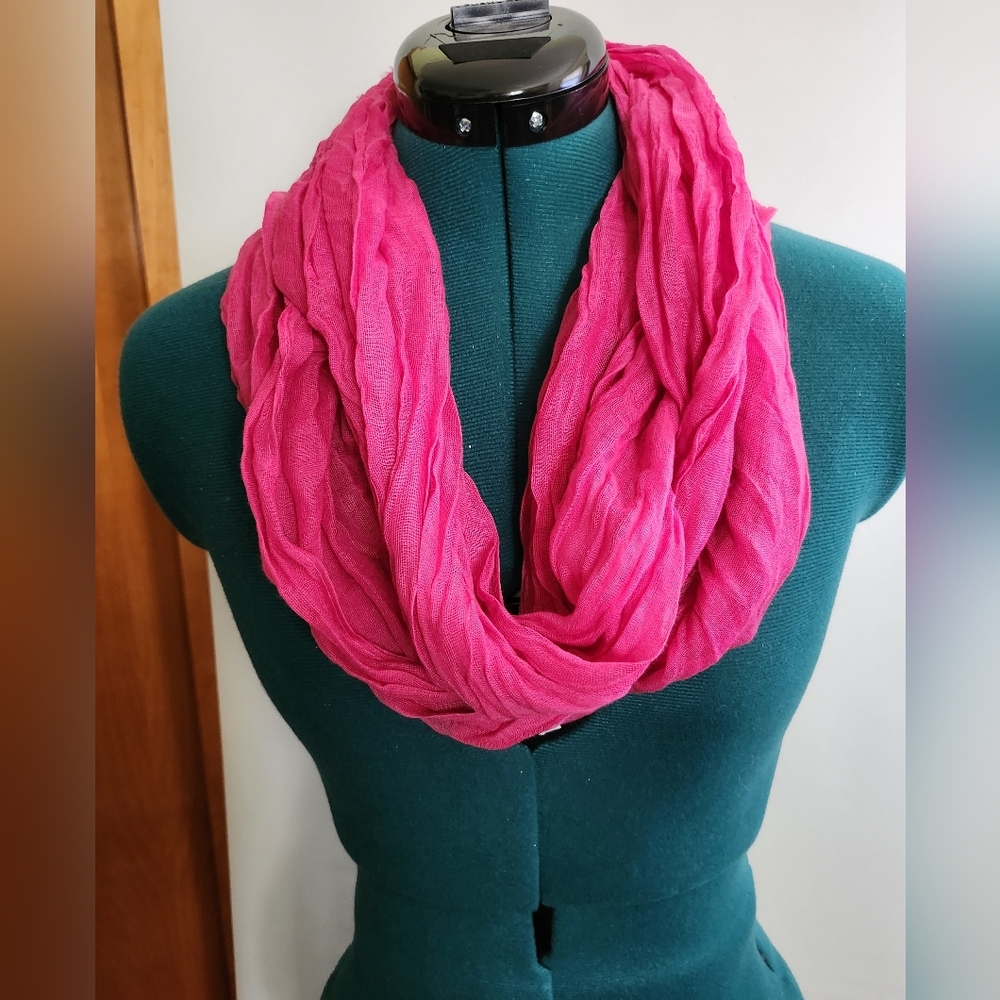 Lightly Used Lot Of 2 Infinity Scarves Pink & Purple Patterned And Solid Pink - Picture 7 of 8